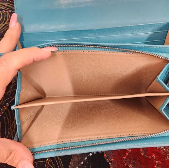 EUC Bottega Wallet - Picture 12 of 14